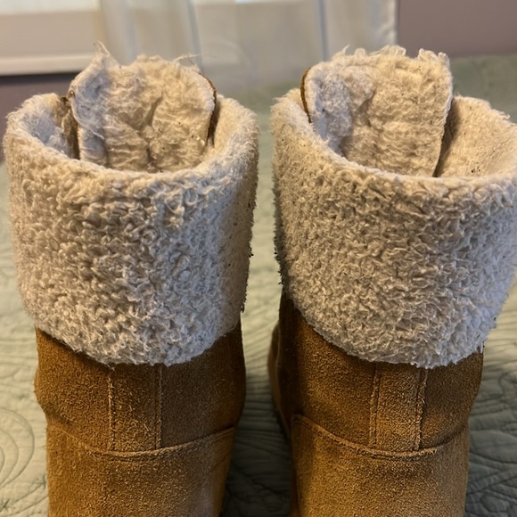 Koolaburra by UGG Zip-Up Boots - Girls size 2 - Picture 9 of 16
